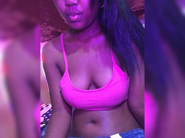 Sweetmia1 live cam on BongaCams