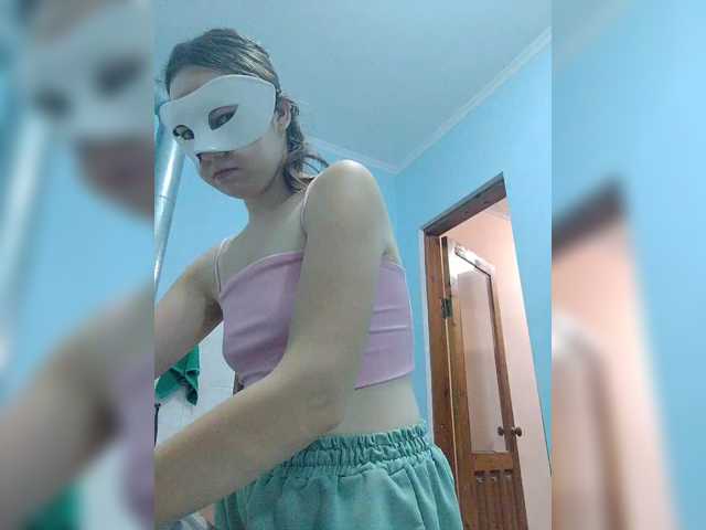 Elena13141516 live cam on BongaCams