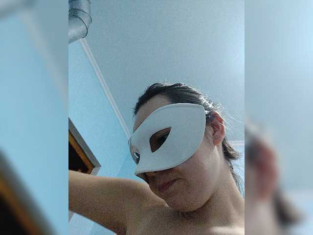 Elena13141516 live cam on BongaCams