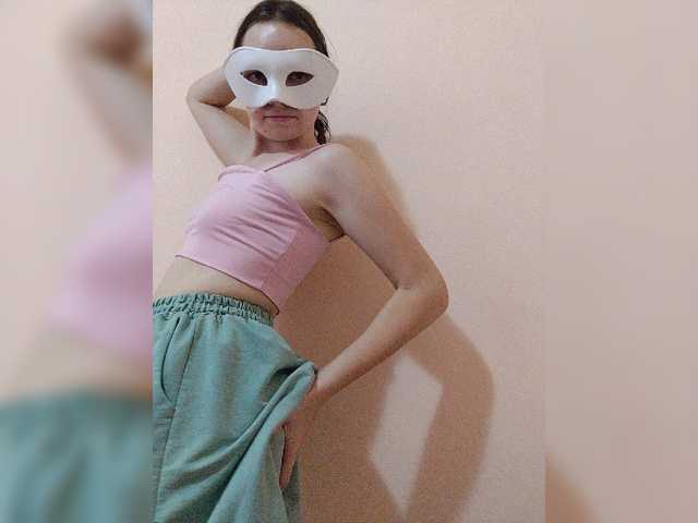 Elena13141516 live cam on BongaCams