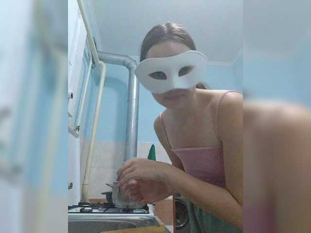 Elena13141516 live cam on BongaCams