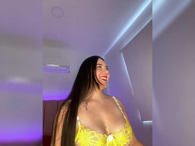 isabella-69 live cam preview
