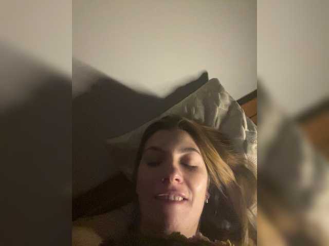 Nika302 live cam on BongaCams