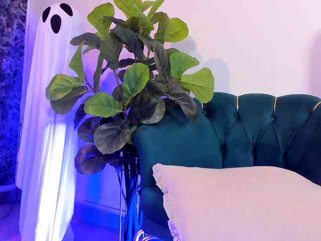NaomiVelourX