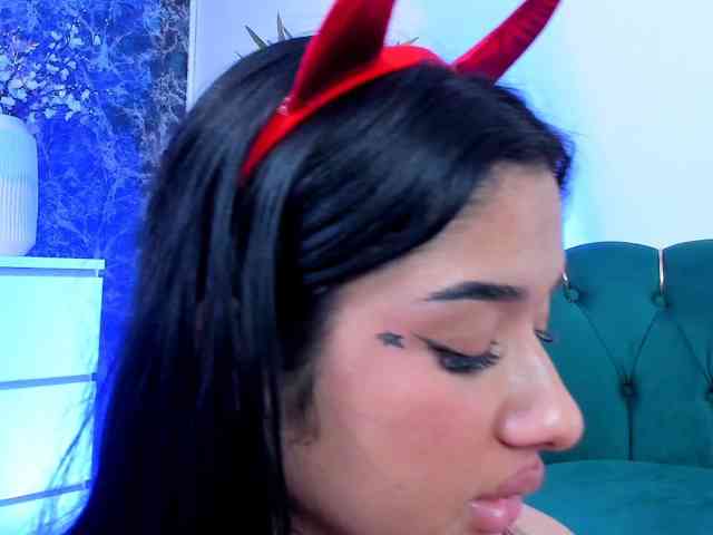 NaomiVelourX