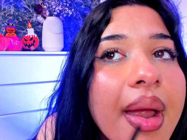 NaomiVelourX