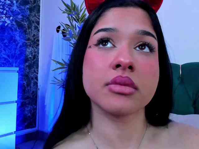 NaomiVelourX