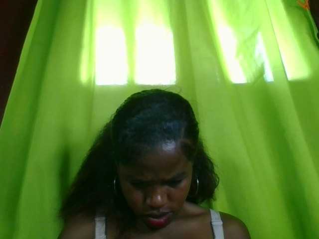 Vanah1 live cam on BongaCams