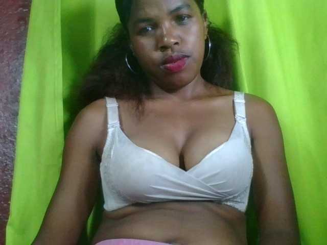 Vanah1 live cam on BongaCams