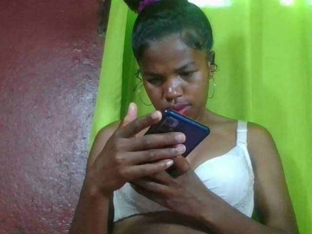 Vanah1 live cam on BongaCams