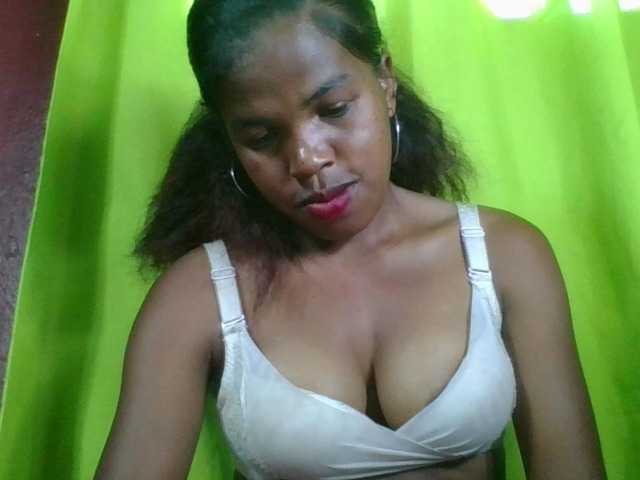 Vanah1 live cam on BongaCams
