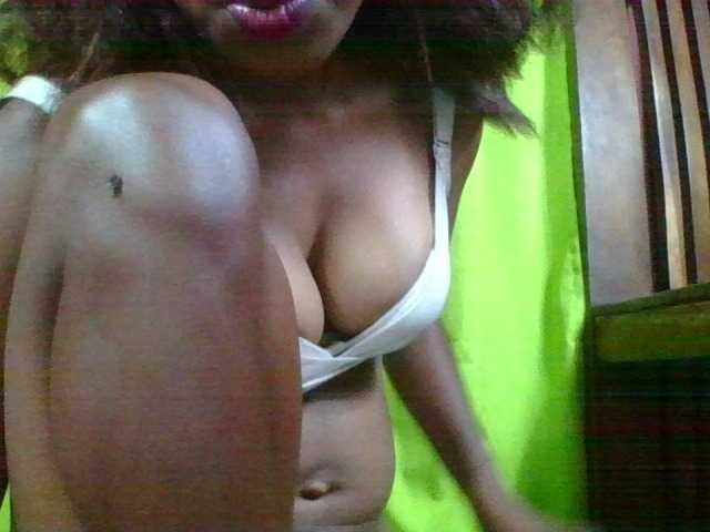Vanah1 live cam on BongaCams