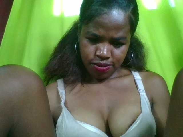 Vanah1 live cam on BongaCams