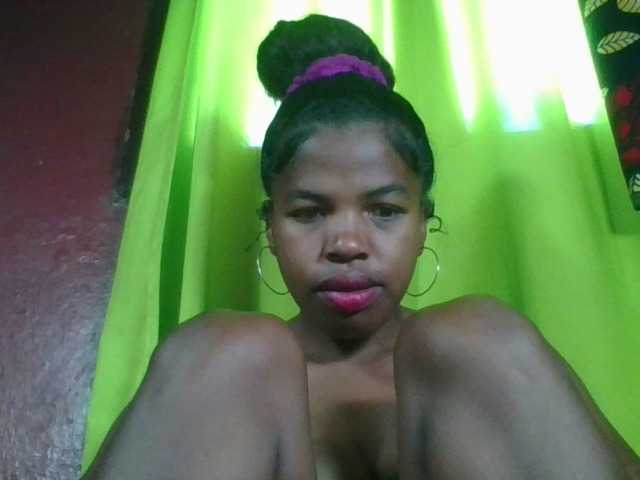 Vanah1 live cam on BongaCams