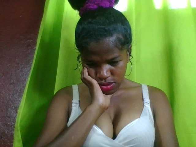 Vanah1 live cam on BongaCams