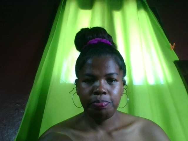 Vanah1 live cam on BongaCams