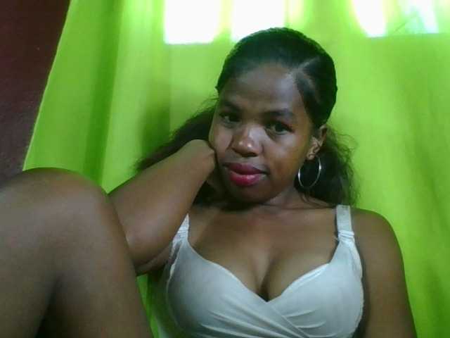 Vanah1 live cam on BongaCams