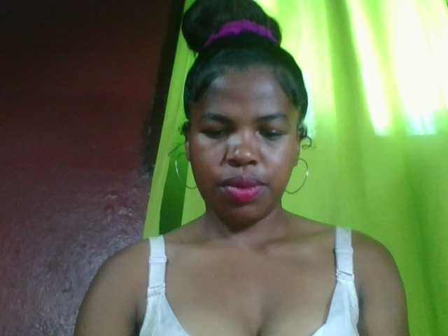 Vanah1 live cam on BongaCams