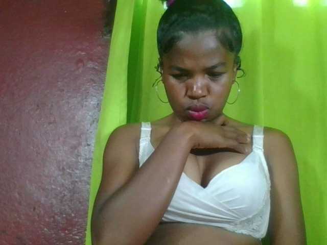 Vanah1 live cam on BongaCams