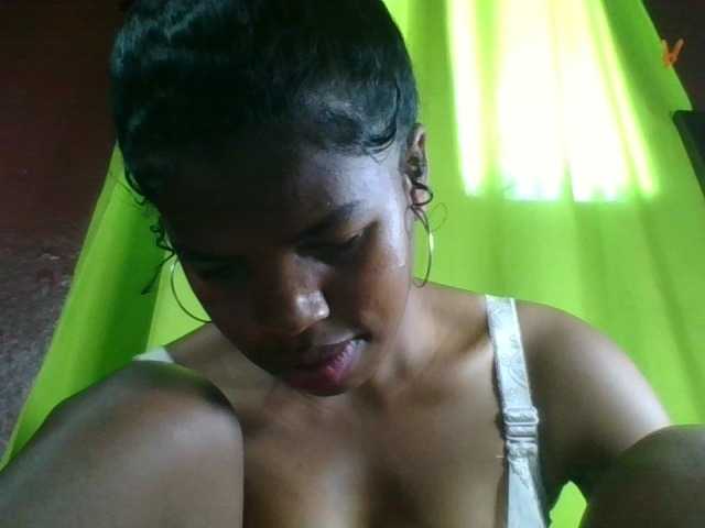 Vanah1 live cam on BongaCams