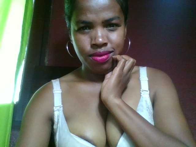 Vanah1 live cam on BongaCams