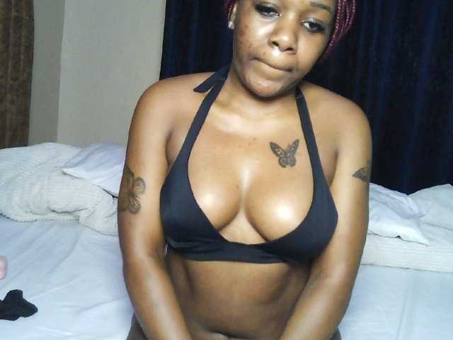 Hot-sexxy-girl live cam on BongaCams