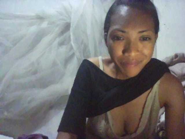 Liantsoa101 live cam on BongaCams