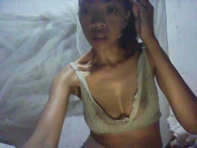 Liantsoa101 live cam on BongaCams