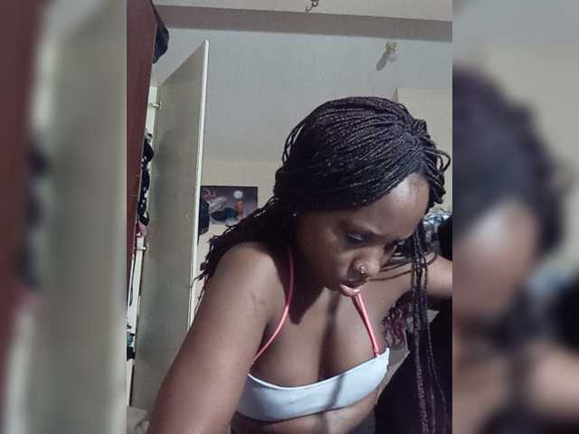 Lovergirll live cam on BongaCams