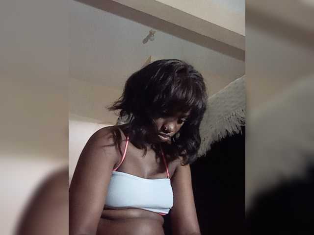 Lovergirll live cam on BongaCams