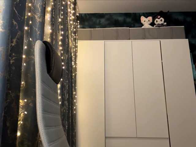 le modèle AngelikaReinik est en webcam porno dans un show sur le site bongacams, il possède les tags suivants: White/Caucasian,Redhead,Shaved