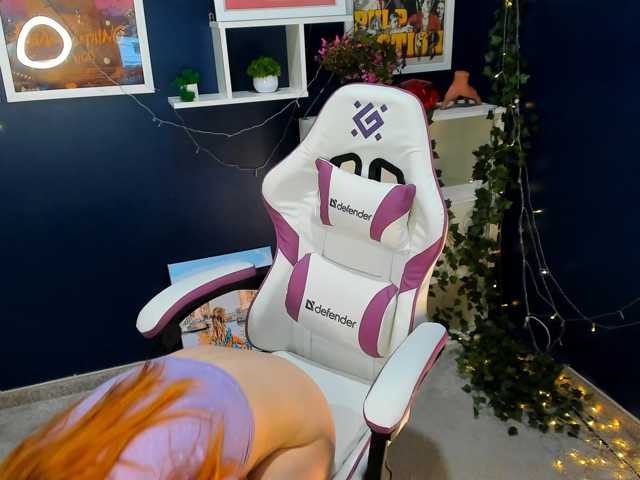 EmeliGlowr live cam on BongaCams