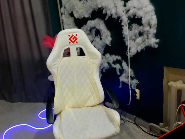 EmeliGlowr live cam on BongaCams