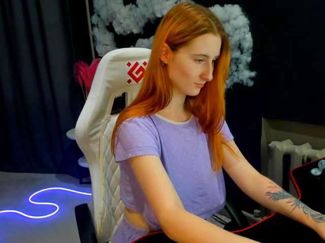 EmeliGlowr live cam on BongaCams