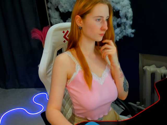 EmeliGlowr live cam on BongaCams