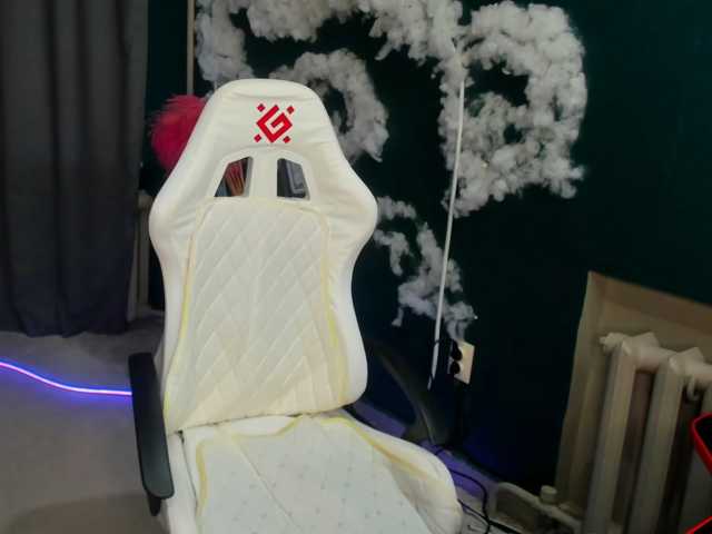 EmeliGlowr live cam on BongaCams