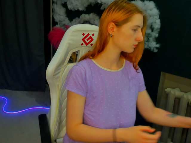 EmeliGlowr live cam on BongaCams