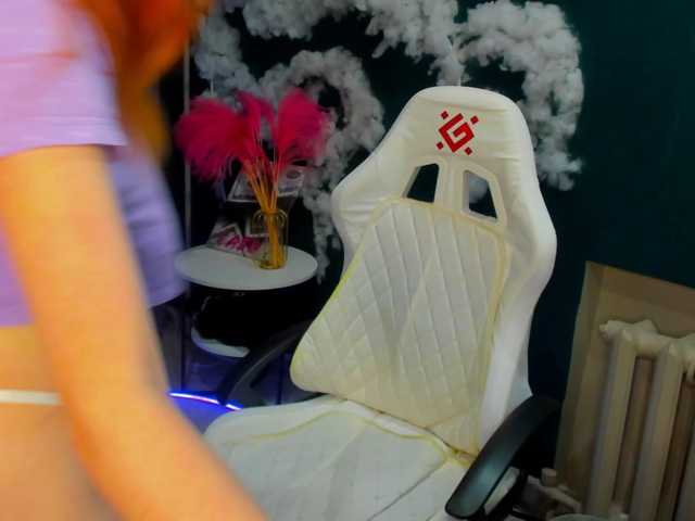 EmeliGlowr live cam