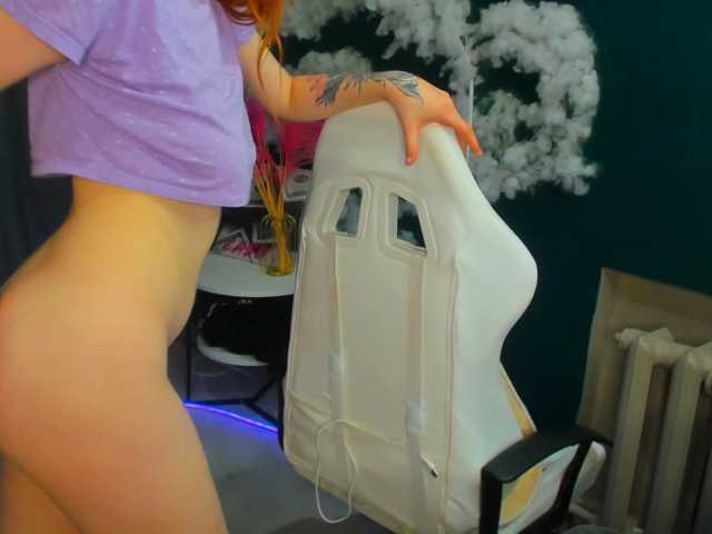 EmeliGlowr live cam on BongaCams