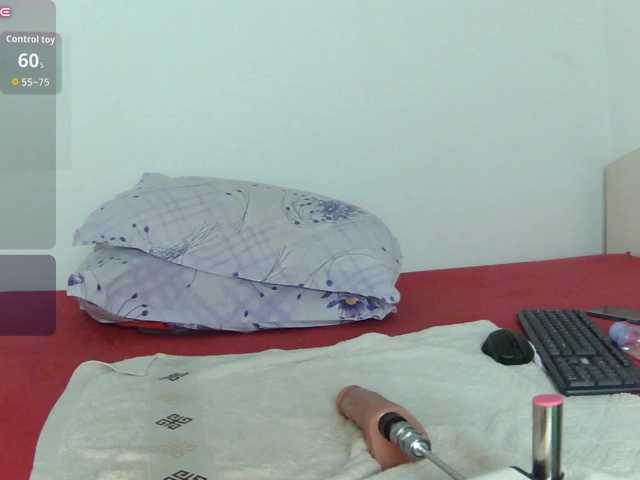 Giuliafoxx live cam on BongaCams