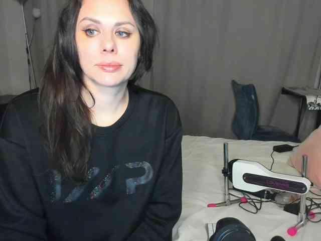 Rubyglow's cam show statistics and live stream