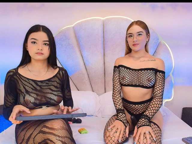 EllieAndMolly live cam on BongaCams