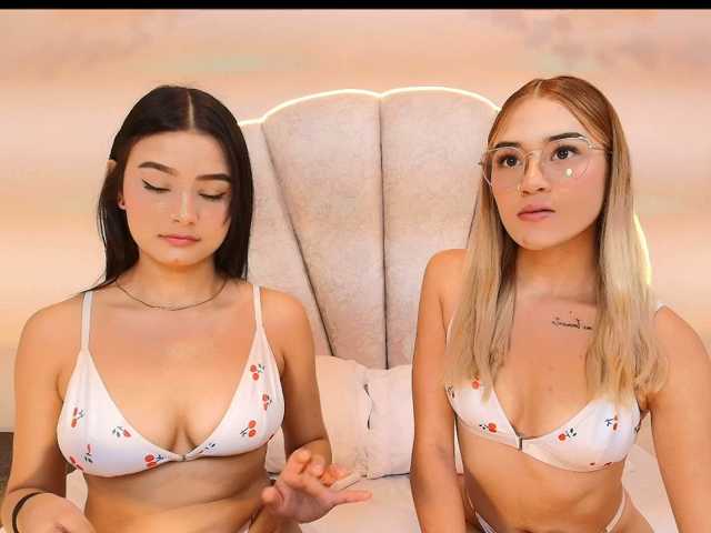 EllieAndMolly live cam on BongaCams