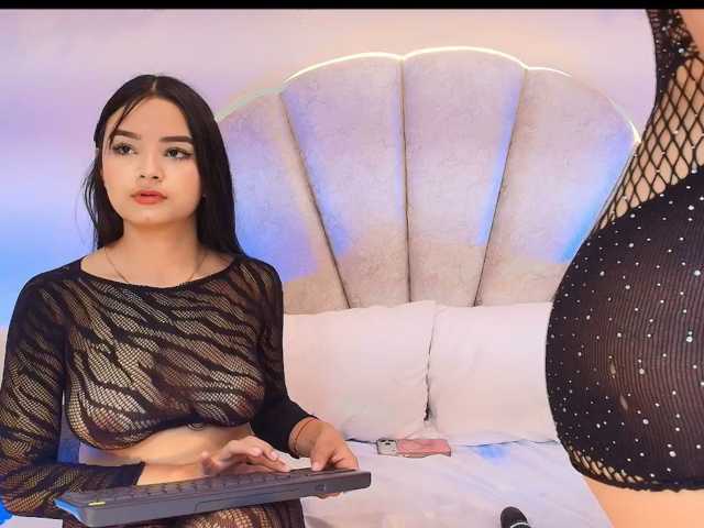 EllieAndMolly live cam on BongaCams