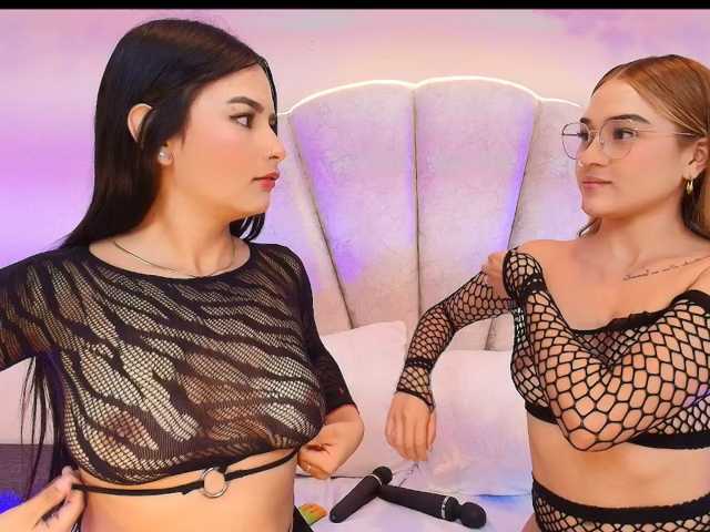 EllieAndMolly live cam on BongaCams