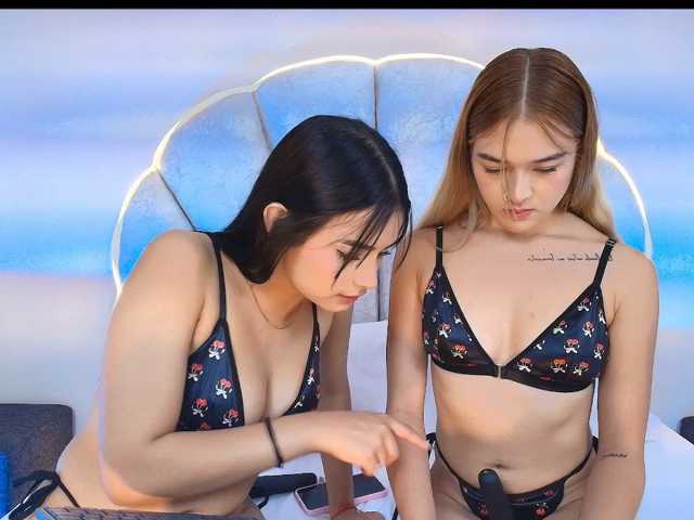 EllieAndMolly live cam on BongaCams