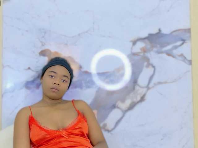 GrasyBenty live cam on BongaCams