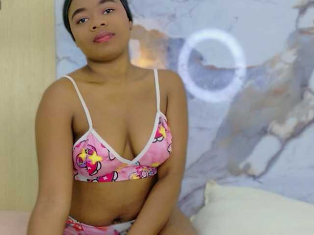 GrasyBenty live cam on BongaCams