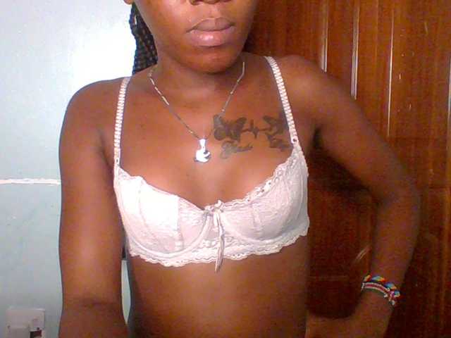 le modèle Nicely-spiced est en webcam porno dans un show sur le site bongacams, il possède les tags suivants: Ebony,Brunette,Trimmed