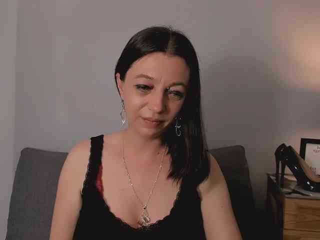 ediehotlady's live room